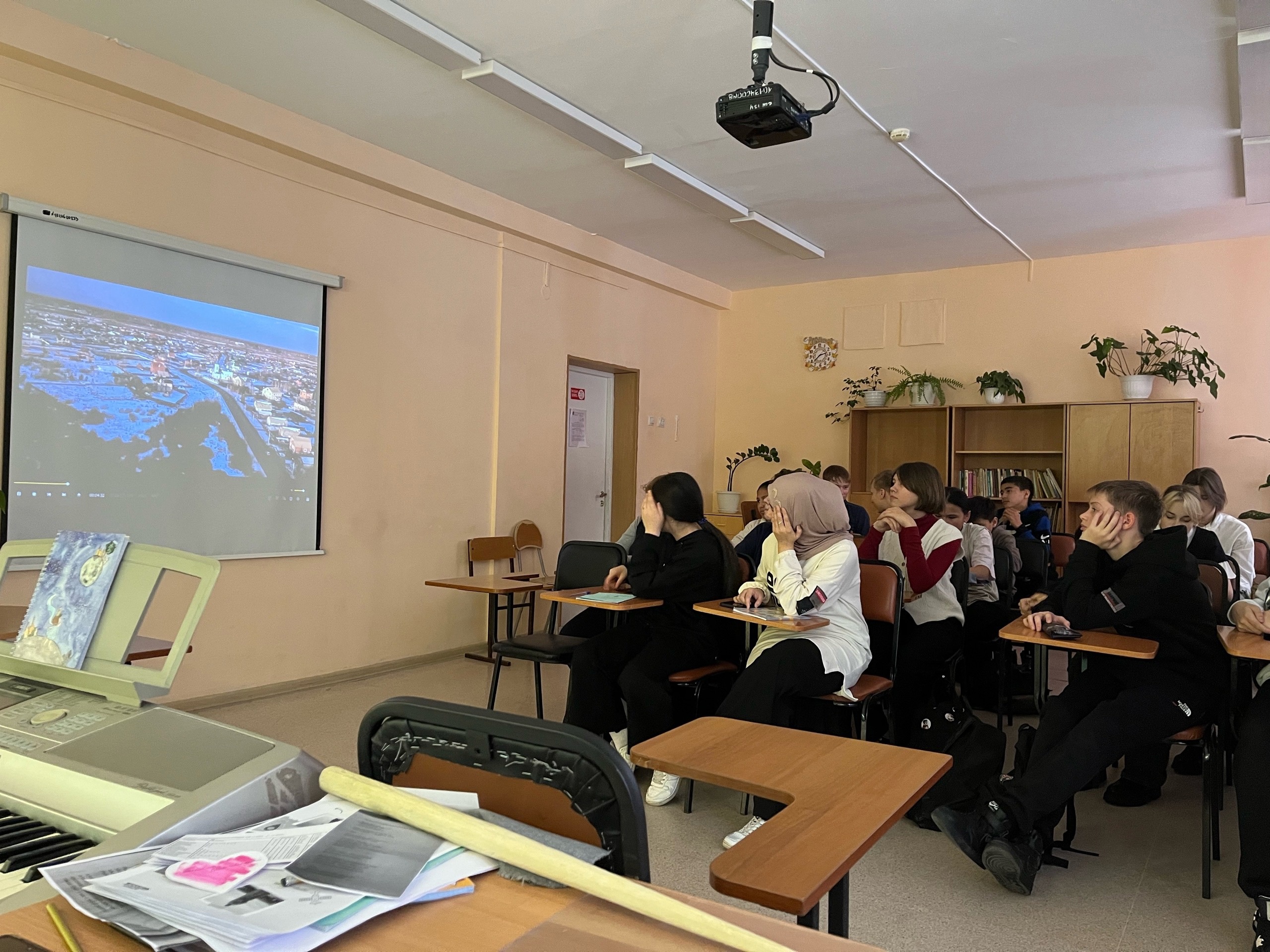 Кинолекторий посвященный «Дню неизвестного солдата».